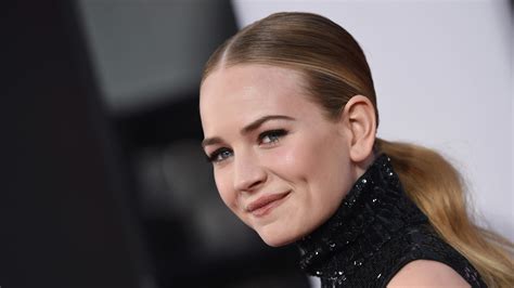 Britt Robertson Photo Shoot