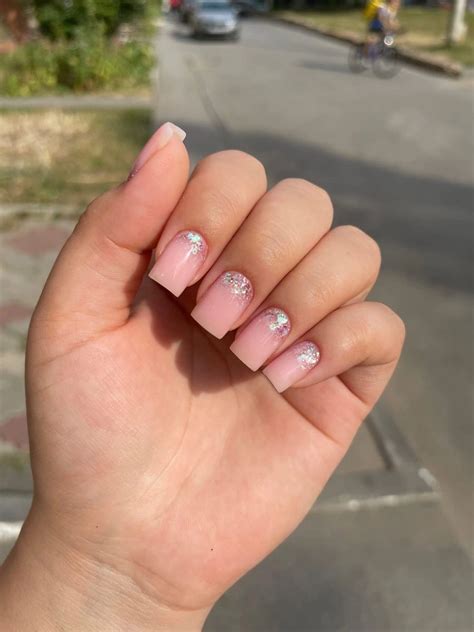 Нюдовый маникюр с блестками растяжка | Nail art, Nails