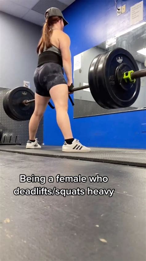 Fit Girl Nude Shitting