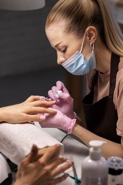 ‼️Ищу мастера маникюра ‼️в студию красоты. По всем вопросам 89227949133 ...