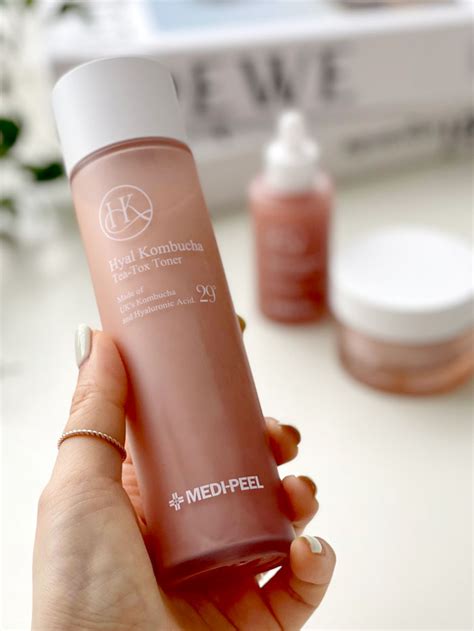 MEDI-PEEL Hyal Kombucha Tea-Tox Toner Увлажняющий тонер с комбучей ...