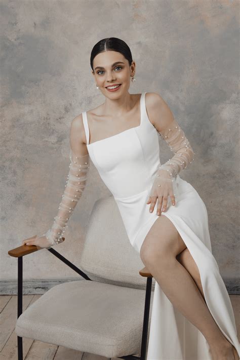 Simple wedding dress with square neckline and thigh slit - Amelia