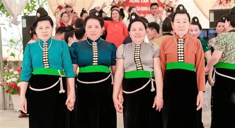 dam  ve dep cua cac  gai thai dien bien khi dien ao