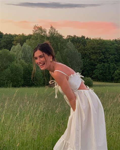 Lida on Instagram: “😁😁😁 annonce” | Poses, Photoshoot, Insta photo ideas