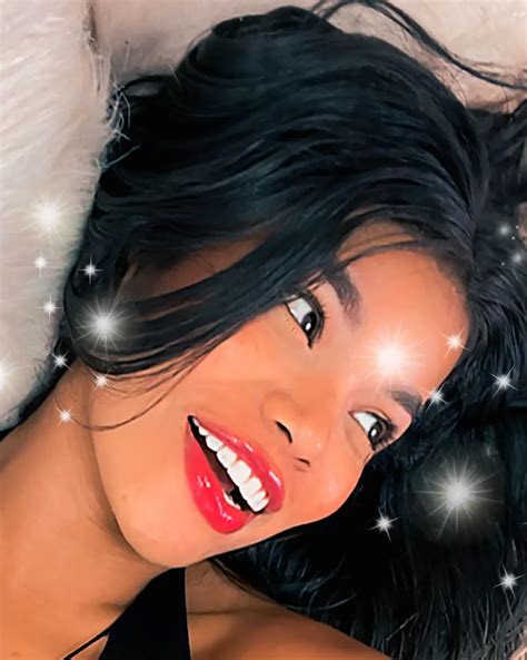 Mariana Jeyss ⭐ (@MarianaJ) | OnlyFans & Twitter profiles in Magic.ly