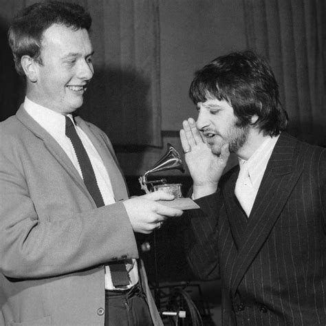 Geoff Emerick, engenheiro de som dos Beatles, morre aos 72 anos
