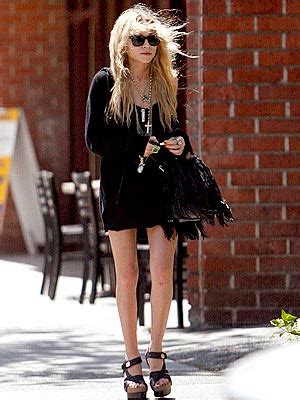 shes_in_fashion: mary kate olsen fashion week (2)