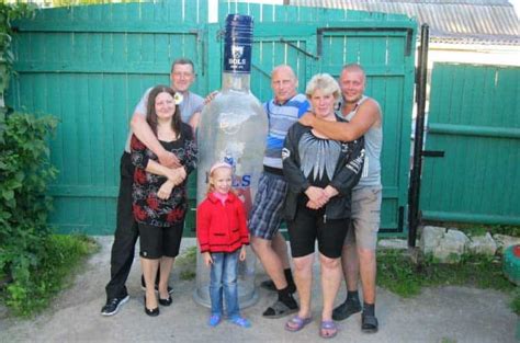 Awkward Russian Family Photos (GALLERY)