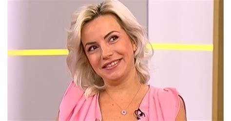Поли Генова танцува румба в Сахара