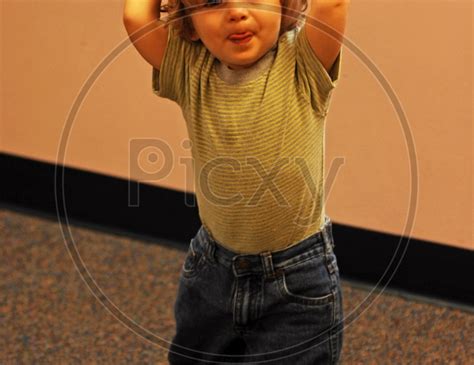 Image of foreign kid-ZP200745-Picxy