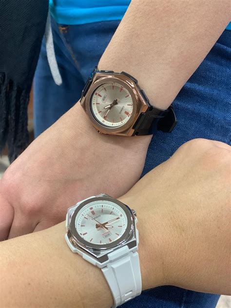 Casio ruusukulta-musta rannekello LWA-300HRG-5EVEF - Kellopuoti.fi