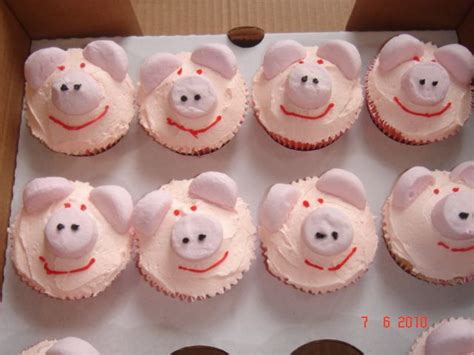 Piggy cupcakes! 004 | Piggy cupcakes, Pig cupcakes, Fairy cakes