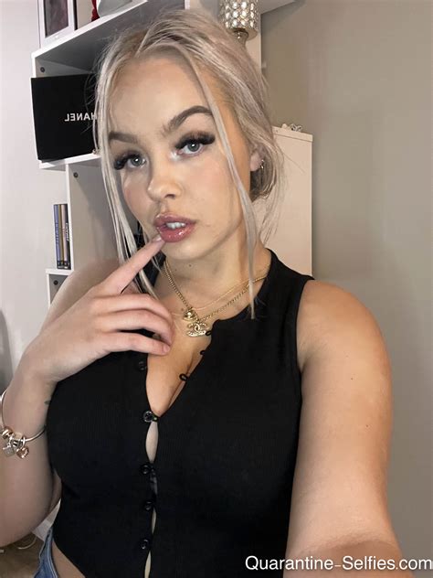 Brielle Pace – Set 013 - Quarantine-Selfies.com