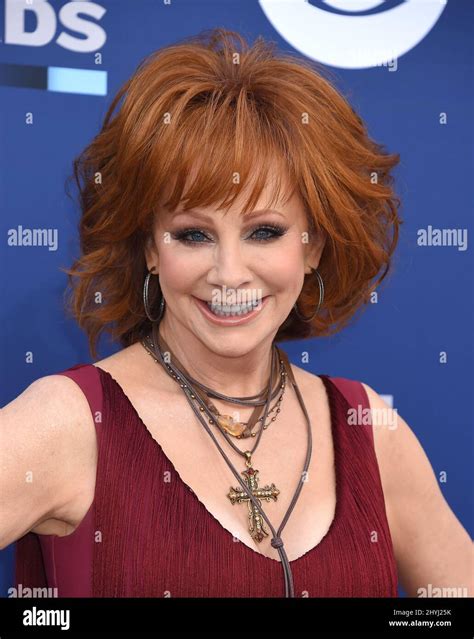 reba mcentire    academy  country  awards held