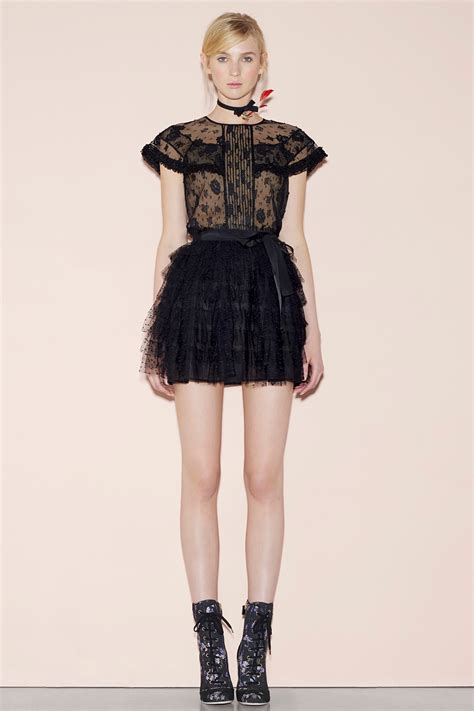 Red Valentino Spring 2016 Ready-to-Wear Collection | Vogue