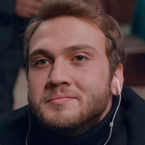 Aras Bulut İynemli on Instagram: “Bir şarkı sözü yazın desem.. 👇🏼😍 ...