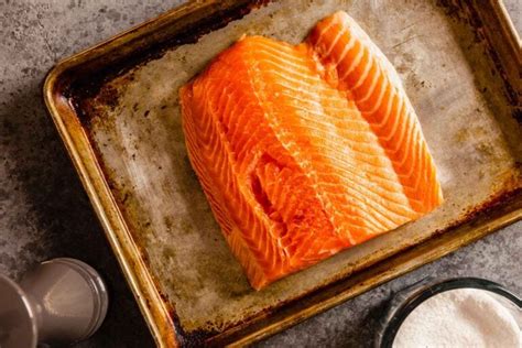 Easy Broiled Salmon Recipe (15-Minute Juicy Salmon!)