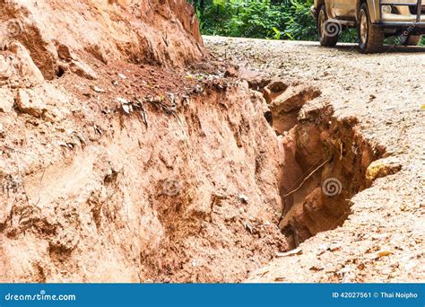 Road landslide damage editorial photo. Image of narrows - 42027561