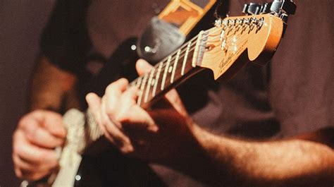 how to start playing the electric guitar