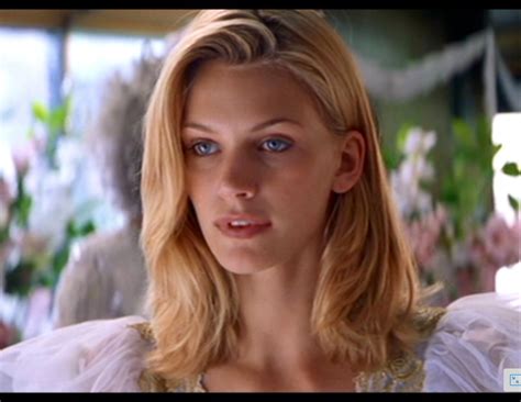 Natasha Henstridge in Species I | Belleza mujer, Belleza de mujer, Belleza