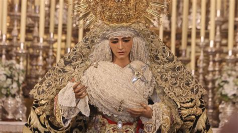 La veneración a la Esperanza de Triana, en imágenes