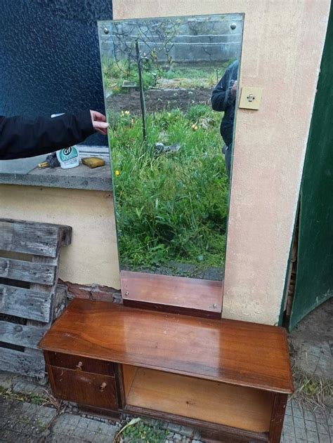 Дървен скрин с огледало гр. Елин Пелин • OLX.bg