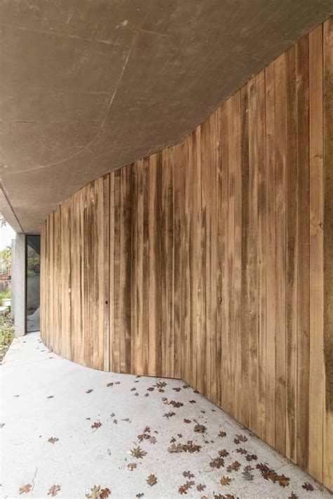 This House Was Built Around A 100-Year-Old Oak Tree