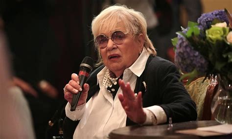«Она такого не заслужила»: На могиле худрука «Современника» Галины ...