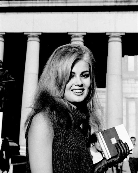 Pamela Tiffin: Hollywood's Golden Girl of the '60s through Fabulous Photos