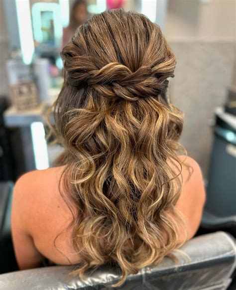 Prom hairstyles for medium hair that will wow your classmates 18