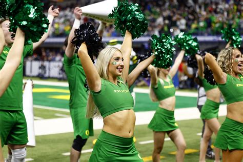 'Stunning' Oregon Cheerleader Is Very Ready For Football Season - The Spun