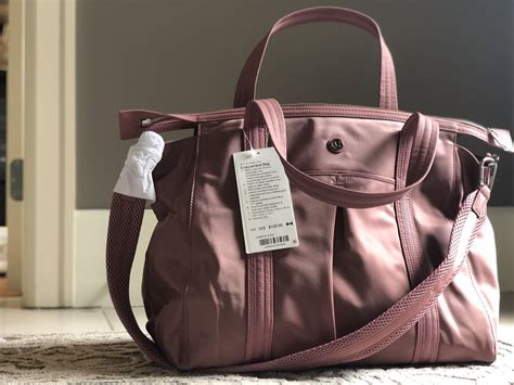Lululemon Gym Bag Review: Everywhere Gym Bag