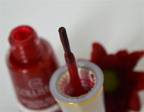 Urban Fashionista: Collistar Gloss Nail Lacquer в оттенке #582 Laquer Red