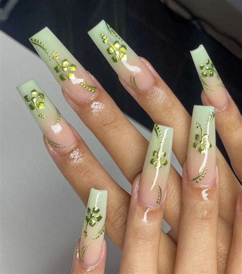 (@mirians.nails) | Green nails, Gel nails, Spring nails