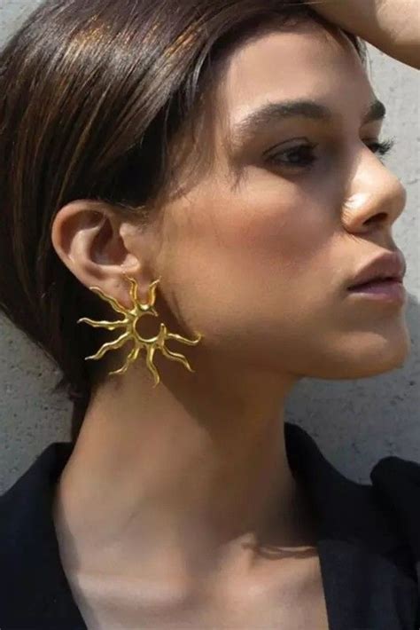 Стильные модные крупные золотые серьги в форме солнца | Boucles d ...