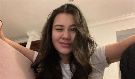 jarang tersorot  artis berani unggah foto bare face wajah polos
