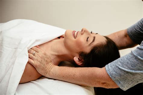 Sunlight Massage Vs. Traditional Massage: Which One Reigns Supreme? Image 5