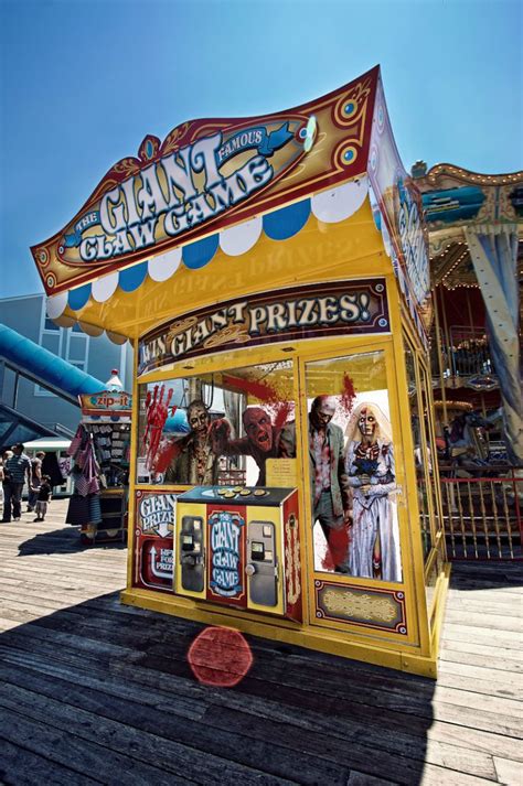 Fill this claw machine!! : r/photoshopbattles