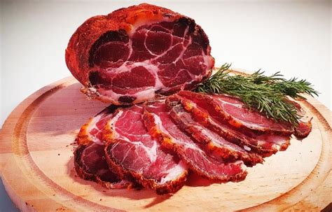 Капоколло (capocollo), коппа (coppa) или сыровяленая свиная шея — это ...