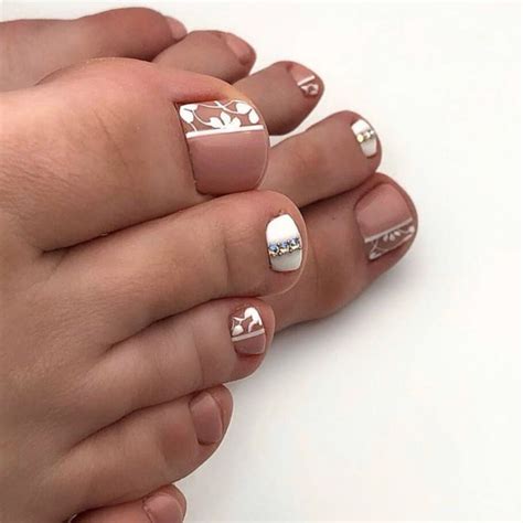 Нюдовый педикюр: 80+ нескучных идей для каждой красотки