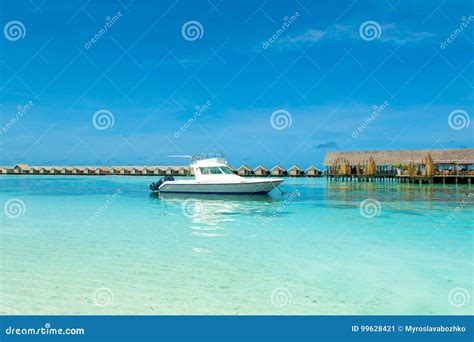 Dhidhoofinolhu, Maldives - 5 July 2017: Powerboat and Glass Bottom Boat ...