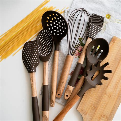 Аксессуары для кухни | Utensil, Scraper spatula, Salad servers