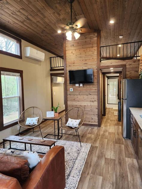 Beautiful and Surprisingly Spacious Tiny Farmhouse - Dream Tiny Living