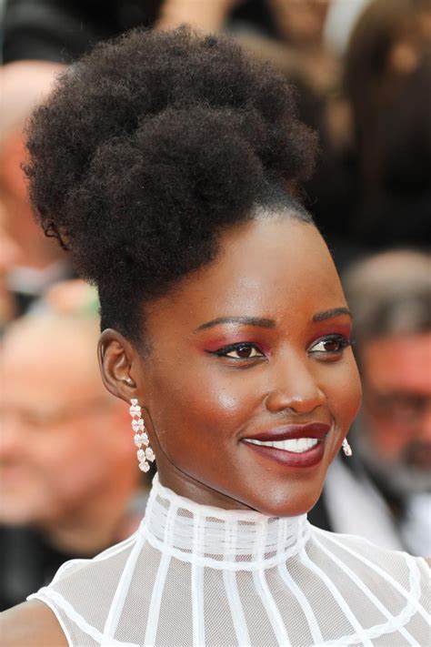 chignons tresses turbans lupita nyong  inspirante ambassadrice des