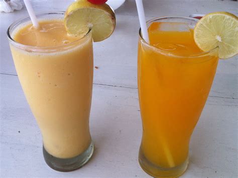 jenis minuman favorit  biasa disajikan  cafe sesuai