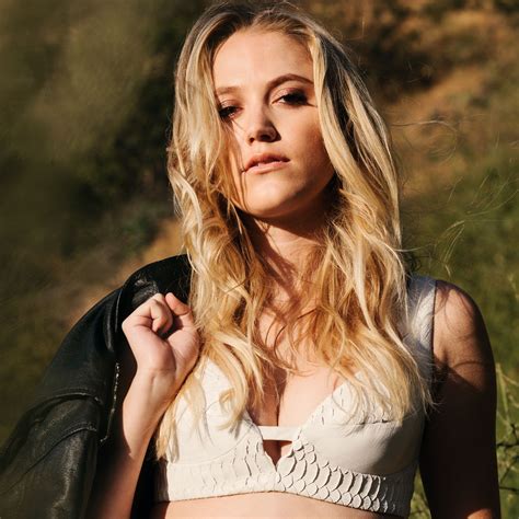 Maika Monroe A Qualsiasi Prezzo