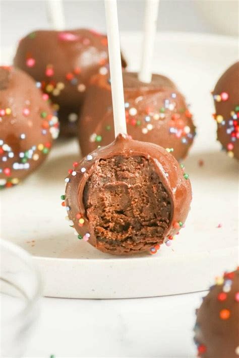 Chocolate Cake Pops | TheBestDessertRecipes.com