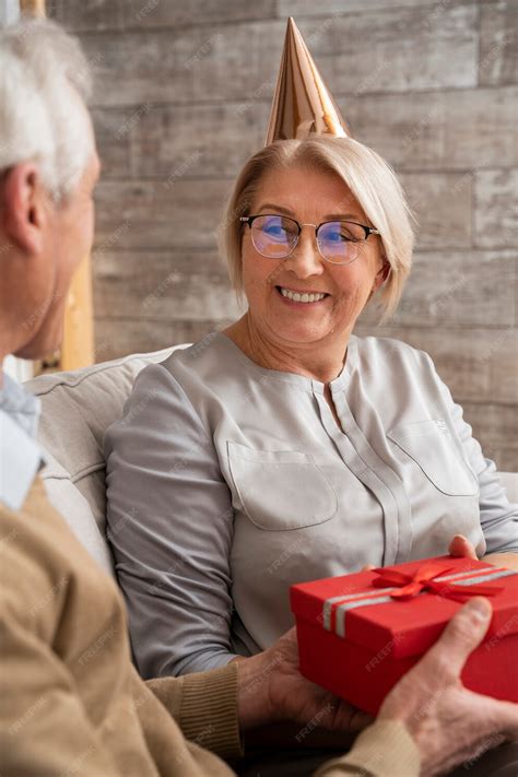 Free Photo | Senior people having fun at party