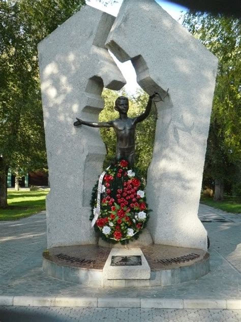Крымский аналитик - В центре Евпатории в Комсомольском сквере хулиганы ...