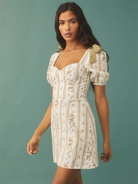 24 Dreamy Milkmaid Dresses for Your Most Romantic Summer Yet | Who What